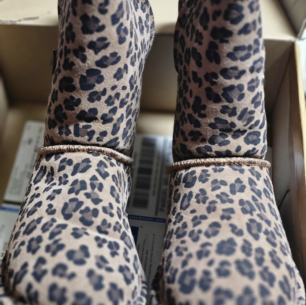 BearPaw short boots